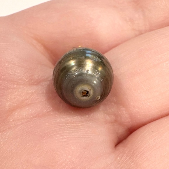 Vintage Tahitian Pearl Pendant: 18K Yellow Gold Solitaire, Elegant Dainty - Picture 11 of 13